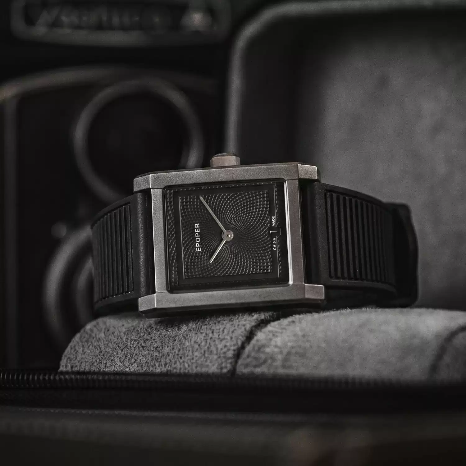 スクエアダイヤルメンズクォーツウォッチ ミニマリストシリコン - Smartwatch Watches Gift For Men のレビューと価格